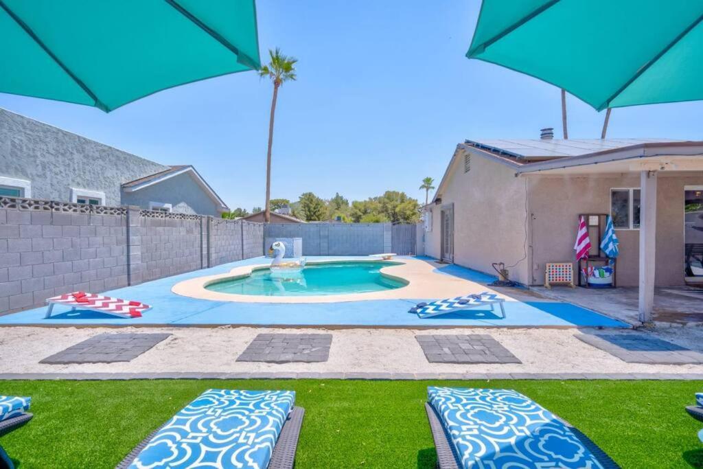 Fab Phx Getaway W/ Pool & Fire Pit Villa Phoenix Kültér fotó