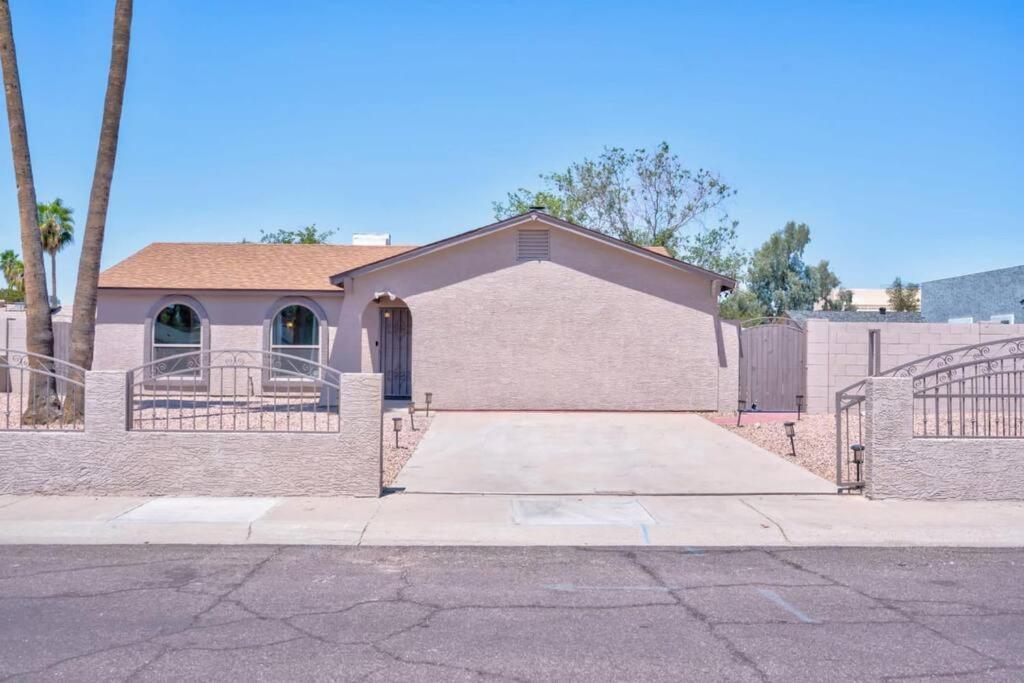 Fab Phx Getaway W/ Pool & Fire Pit Villa Phoenix Kültér fotó